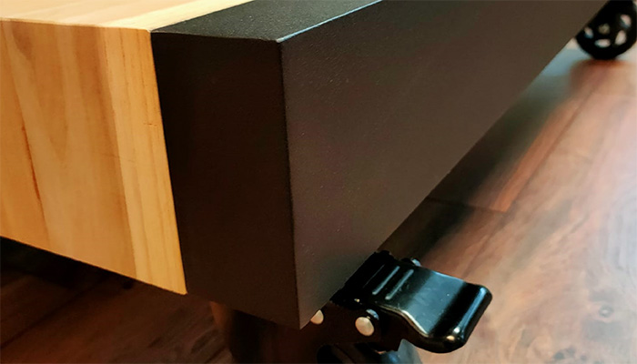 Mobiele Kamado buitenkeuken detail wielen